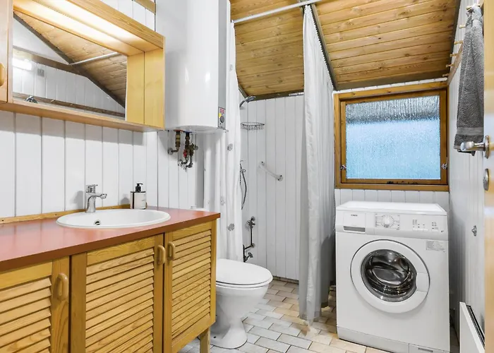 3 Bedroom Beautiful In בית נופש