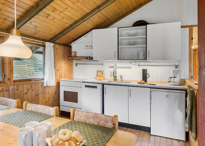 3 Bedroom Beautiful In בית נופש *